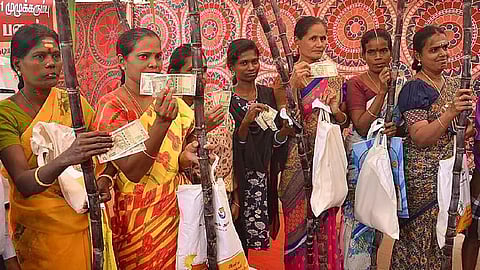 ரூ.3,000 ரொக்கத்துடன் பொங்கல் பரிசுத் தொகுப்பு: முதல்வர் இன்று தொடங்கி வைக்கிறார்