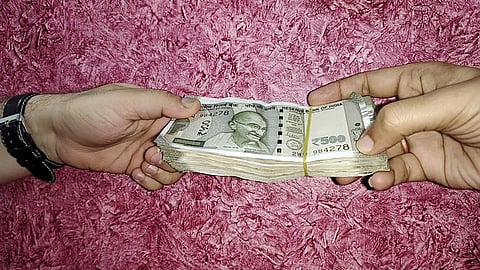 அரசு வேலைக்கு ரூ.74 லட்சம் மோசடி: மக்கள் தொடர்பு அலுவலர் மீது வழக்கு பதிவு