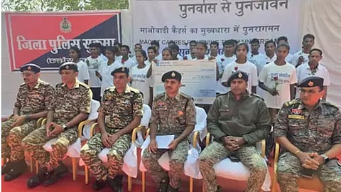 சத்தீஸ்கர் மாநிலம் சுக்மா மாவட்டத்தில் மாவோயிஸ்ட்கள் 26 பேர் சரண்