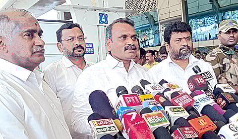 கோவை விமான நிலையத்தில் செய்தியாளர்களுக்கு நேற்று பேட்டியளித்த மத்திய இணை அமைச்சர் எல்.முருகன்.