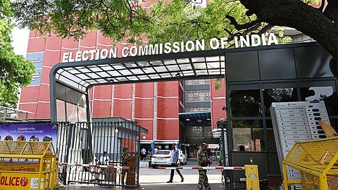 தேர்தல் அதிகாரிகளுடன் ஆணையர் ஆலோசனை