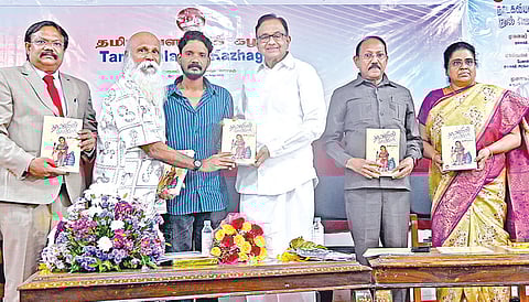 தமிழ் வளர்ச்சிக் கழகம் சார்பில் நடைபெற்ற 'நாடகவியல் களஞ்சியம்' நூல் வெளியீட்டு விழாவில், முன்னாள் மத்திய அமைச்சர் ப.சிதம்பரம் நூலை வெளியிடசிறை திரைப்பட இயக்குனர் சுரேஷ் ராஜகுமாரி பெற்றுக் கொண்டார். உடன் நூலாசிரியர் ராமசுவாமி, தமிழ் வளர்ச்சி கழக தலைவர் ம.ராசேந்திரன், சென்னை பல்கலைக்கழக பதிவாளர் ரீட்டா ஜான் மற்றும் உரு.ராசேந்திரன். எஸ்.ஆம்ஸ்ட்ராங், முஸ்தபா ஆகியோர் பங்கேற்றனர். | படம்: ம.பிரபு |