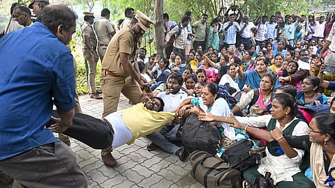 வலுக்கும் இடைநிலை ஆசிரியர்கள் போராட்டம் உரிமைக் குரலா... தேர்தல் அரசியலா?