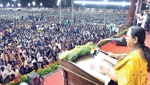 கடலூரில் நடைபெற்ற தேமுதிக மாநாட்டில் பேசிய பிரேமலதா. படம்: எம்.சாம்ராஜ்