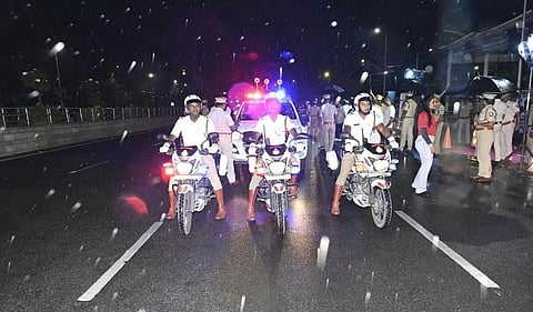 மெரினாவில் இரவில் அணிவகுத்து சென்ற பைக்குகள்: 600 இருசக்கர வாகனங்களில் சாலை பாதுகாப்பு பேரணி