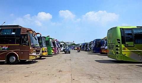 ஆம்னி பேருந்துகளில் அதிக கட்டணம்: புகார் அளிக்க உதவி எண்கள் அறிவிப்பு