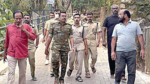 மகரஜோதி திருவிழாவை முன்னிட்டு சபரிமலையில் செய்யப்பட்டுள்ள பாதுகாப்பு ஏற்பாடுகளை ஆய்வு செய்த சந்நிதான காவல் துறை சிறப்பு அதிகாரி சுஜித்தாஸ்.