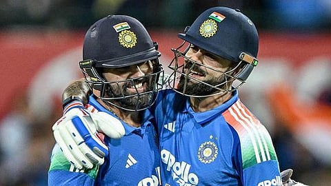 ரோஹித் சர்மாவை பின்னுக்குத் தள்ளி முதலிடம் பிடித்தார் விராட் கோலி!