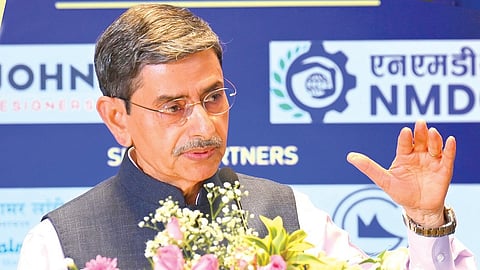 சென்னை சோழிங்கநல்லூரில் ஐஐடி முன்னாள் மாணவர்கள் சங்கம் நடத்திய ‘பான் ஐஐடி டெக்4பாரத்’ கருத்தரங்கை ஆளுநர் ஆர்.என்.ரவி நேற்று தொடங்கி வைத்தார்.