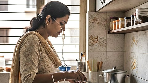 மாயவலையொன்று நம்மைப் பிணைக்குதே! | பெண் கோணம்