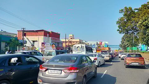 சென்னை புறநகர் பகுதிகளில் கடும் நெரிசல் - பொங்கல் விடுமுறை முடிந்து திரும்பிய லட்சக்கணக்கான மக்கள்