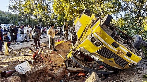 ஜார்க்கண்ட் பேருந்து விபத்தில் உயிரிழப்பு எண்ணிக்கை 10 ஆனது