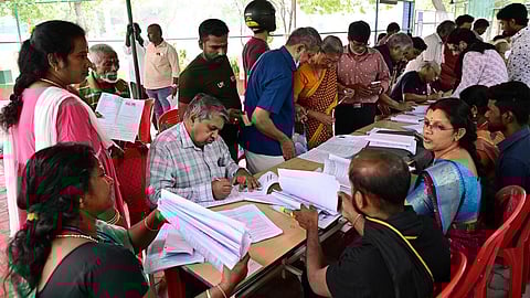 வாக்காளர் பட்டியலில் பெயர் சேர்க்க சிறப்பு முகாம்