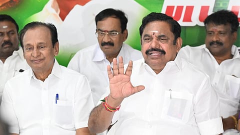 “குடும்ப ஆட்சியின் பிடியில் இருந்து மக்களை காப்போம்” - தினகரனுக்கு பழனிசாமி வாழ்த்து