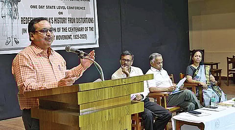 கருத்தரங்கில் பேசிய அமர்நாத் ராமகிருஷ்ணா. உடன், கல்லூரி முதல்வர் பியூலா ஜெயஸ்ரீ உள்ளிட்டோர்.