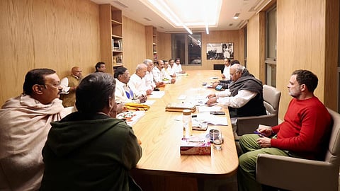 ‘அங்கே இல்லை என்றால் இங்கேயும் இல்லை’- டெல்லிக்குச் சொன்ன புதுவை காங்கிரஸார்