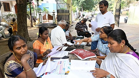 வாக்காளர் பட்டியலில் பெயர் சேர்க்க சிறப்பு முகாம்