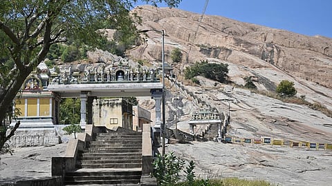 திருப்பரங்குன்றம் தீபத்தூணில் அணையா தீபம் மனு: மத்திய, மாநில அரசுகள் பதில் அளிக்க உச்ச நீதிமன்றம் உத்தரவு