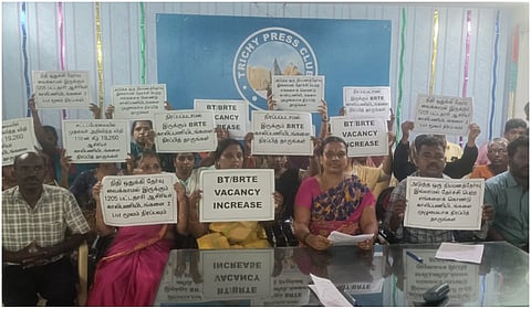 எங்கள் இருள் சூழ்ந்த வாழ்வை முதல்வர்தான் விடியலுக்கு கொண்டு வரவேண்டும் - பட்டதாரி ஆசிரியர்கள் கூட்டமைப்பு