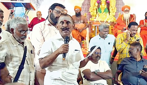 தென்காசியில் நடைபெற்ற ஆன்மிக விழாவில் பேசினார் முன்னாள் ஐ.ஜி. பொன் மாணிக்கவேல்.