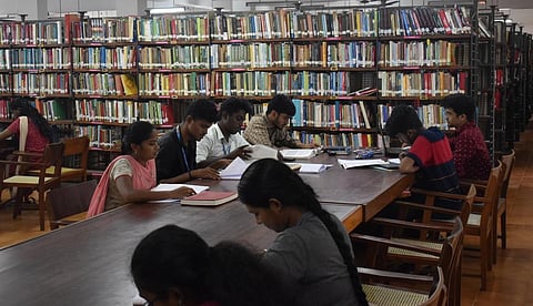 தமிழகத்தில் 32 மாவட்டங்களில் நூலக அலுவலர் பணியிடங்கள் காலி: உயர் நீதிமன்றத்தில் அரசு தகவல்