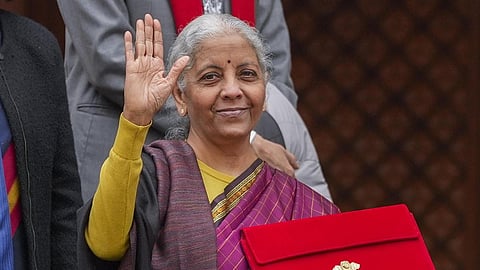 பட்ஜெட் ஸ்பெஷல்: காஞ்சி பட்டு சேலை உடுத்தி வந்த நிதியமைச்சர்!