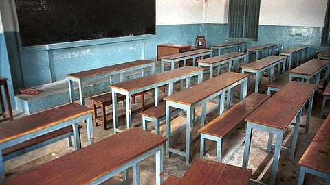 பள்ளி மாணவர்களிடம் போதைப் பொருள் புழங்க அரசே காரணம்: அதிமுக, பாஜக தலைவர்கள் குற்றச்சாட்டு