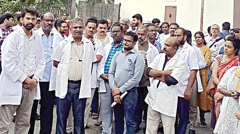 அரசு மருத்துவர்கள் | கோப்புப் படம்