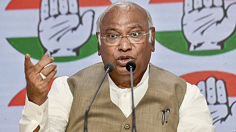 “அமெரிக்க அழுத்தத்தால் சமரசமா?” - கார்கே கேள்வி