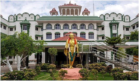 வடகலை, தென்கலை பிரச்சினையில் வழக்கு தொடர்ந்தவருக்கு ரூ.1 லட்சம் அபராதம்