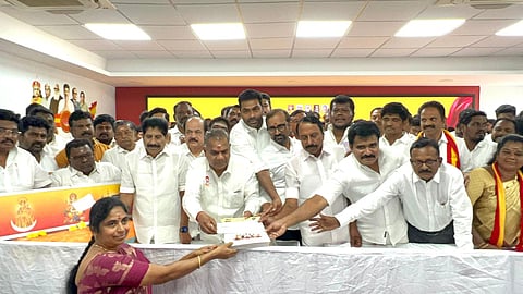 தவெகவில் விருப்ப மனு விநியோகம் தொடக்கம்!