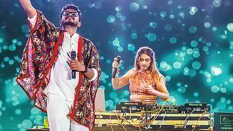 நவீன் - தீபிகா