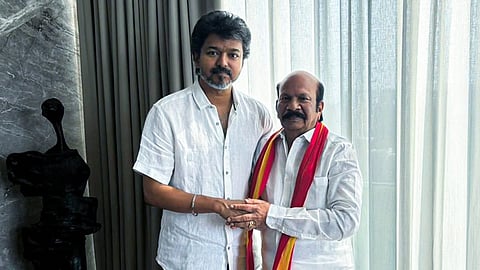 தவெகவில் இணைந்த அதிமுக நிர்வாகி வி.எஸ்.பாபு