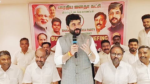 திருப்பூரில் நேற்று நடந்த பட்ஜெட் தொடர்பான கருத்தரங்கில் பேசிய மத்திய விமான போக்குவரத்துத் துறை இணை அமைச்சர் முரளிதர் மோகல்.