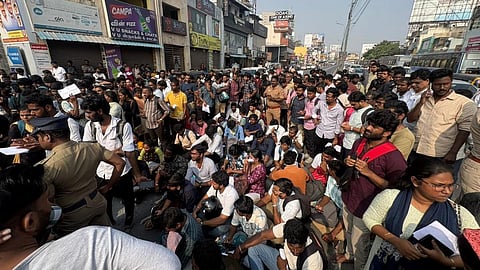 அரசுப் பணியாளர் தேர்வு ரத்து: தேவை நிரந்தரத் தீர்வு!