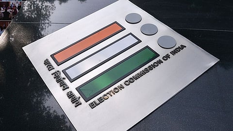 தமிழகத்தில் தேர்தல் ஏற்பாடுகள் குறித்து தேர்தல் ஆணைய அதிகாரிகள் குழு ஆலோசனை