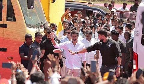 சேலத்தில் விஜய் பங்கேற்ற தவெக கூட்டத்தில் வடமாநில இளைஞர் உயிரிழப்பு - நடந்தது என்ன?