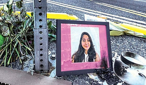 அமெரிக்காவில் போலீஸ் வாகனம் மோதி இறந்த இந்திய மாணவி குடும்பத்துக்கு ரூ.262 கோடி இழப்பீடு