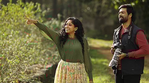 மைலாஞ்சி: திரைப் பார்வை | ஒளிந்து விளையாடும் காதலின் சிற்றோடை!