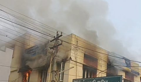 சங்கரன்கோவில் வங்கியில் தீ விபத்து: ஆவணங்கள் எரிந்து சேதம்