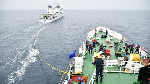 அமெரிக்காவால் தடை செய்யப்பட்ட 3 ஈரானிய எண்ணெய் கப்பல்கள் பறிமுதல்: இந்திய கடலோர காவல்படை நடவடிக்கை