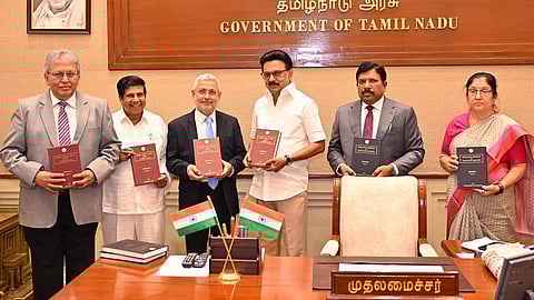 மத்திய- மாநில உறவுகள் குறித்த அறிக்கையின் முதல் பாகம்: முதல்வர் ஸ்டாலினிடம் சமர்ப்பிக்கப்பட்டது