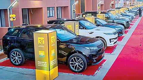 ரூ.20 கோடியில் 47 ஊழியர்களுக்கு கார் பரிசு: 30-ம் ஆண்டு விழாவில் ஹைலைட் குழுமம் தாராளம்