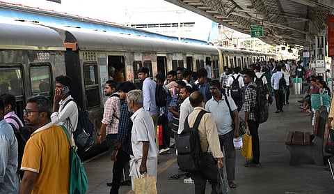 கடற்கரை - தாம்பரம் மார்க்கத்தில் 45 நாட்களுக்கு மின்சார ரயில் சேவையில் மாற்றம்: 44 ரயில் சேவைகள் ரத்து