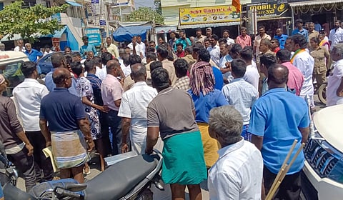 அரூரில் பாஜக - விசிகவினர் மோதல்: இரு தரப்பும் கட்டைகளால் தாக்கிக் கொண்டதால் பதற்றம்!