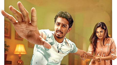 மண்ணைக் கவ்விய காதல் படங்கள்