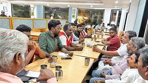 தேர்தல் தொடர்பாக நடைபெற்ற புதுச்சேரி மக்கள் பாதுகாப்பு கூட்டணியின் ஆலோசனை கூட்டத்தில் கலந்து கொண்டோர்.