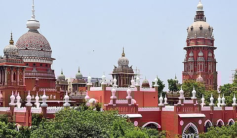 கோயில் திருவிழாக்களில் சிறு வியாபாரிகளை அனுமதிக்க சென்னை உயர் நீதிமன்றம் உத்தரவு