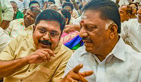 ஓபிஎஸ் உடன் தினகரன் | கோப்புப் படம்