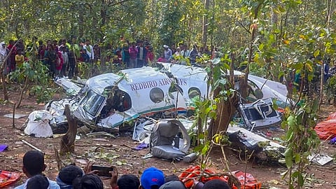 ஜார்க்கண்ட்டில் ஏர் ஆம்புலன்ஸ் விமானம் நொறுங்கி 7 பேர் உயிரிழப்பு - ரூ.7 லட்சம் கடன் வாங்கிச் சென்றபோது பரிதாபம்